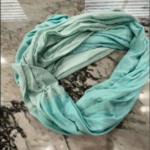 5 for $20 lululemon infinity scarf, blue